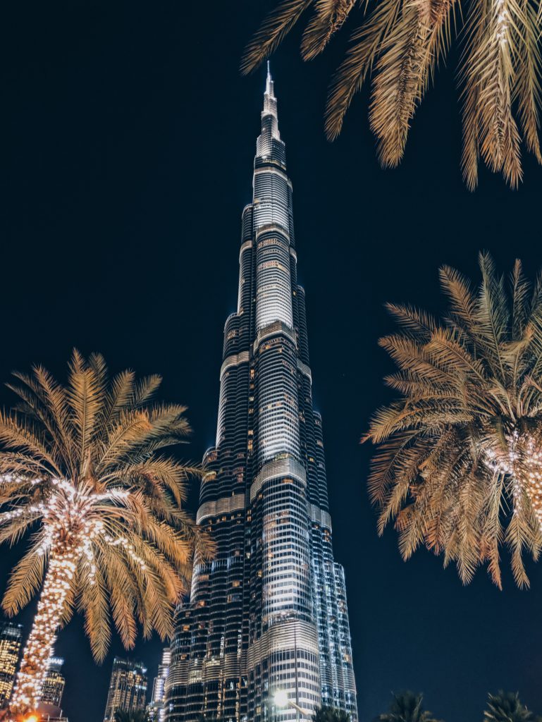 Il Burj Khalifa di Dubai è il grattacielo più alto del mondo, ben 830 metri. 